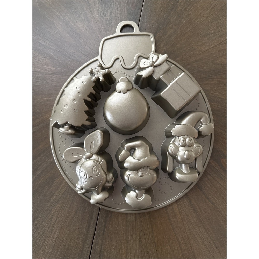 Williams Sonoma Grinch Christmas Cakelet Baking Pan Cast Aluminum Dr. Seuss ~NEW
